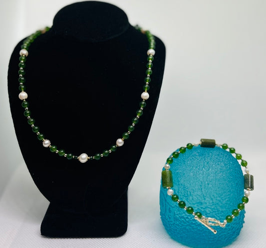 Taiwanese Jade, Freshwater Pearl and Gold Set